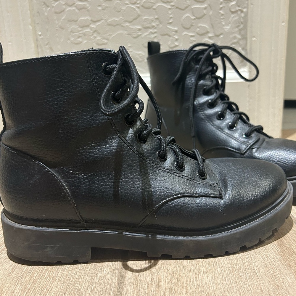 Divided Black Combat Boots with Lace-Up Design